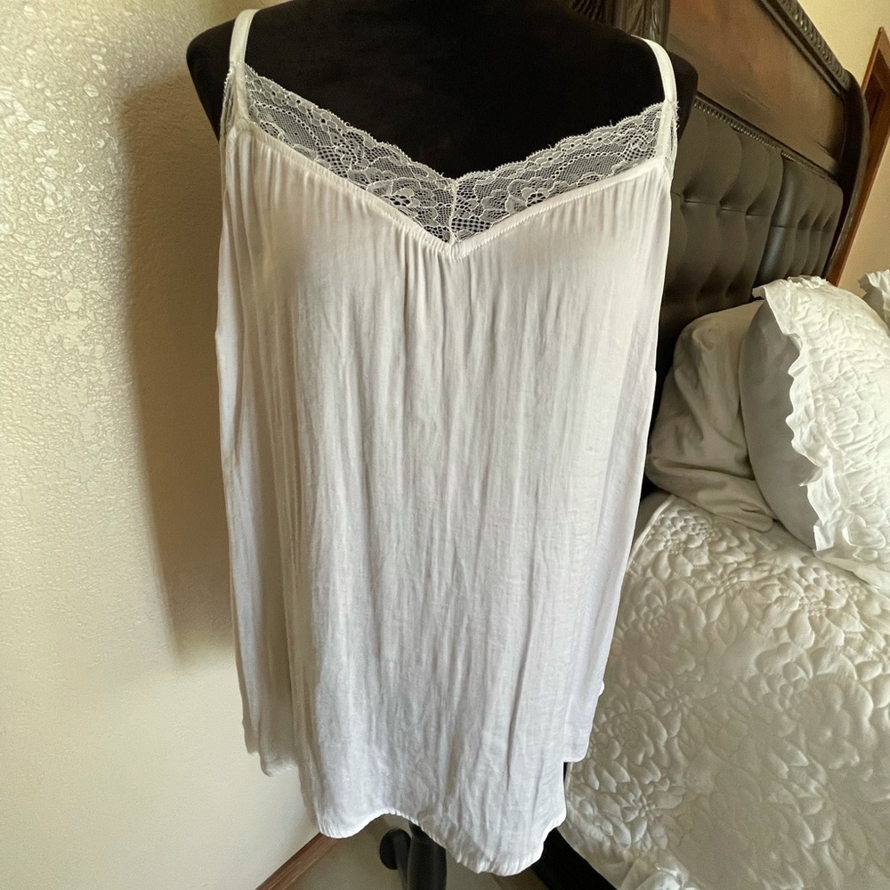 White Tank With Lace Torrid Size 2